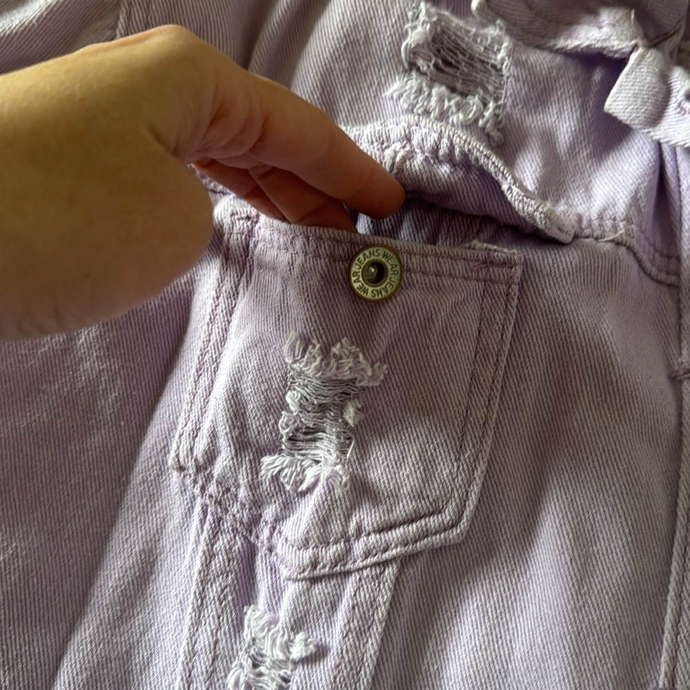 Distressed lavender denim jacket - Picture 5 of 7